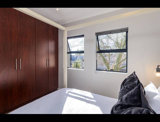 2 BEDROOM FREEHOLD TO LET IN KENRIDGE